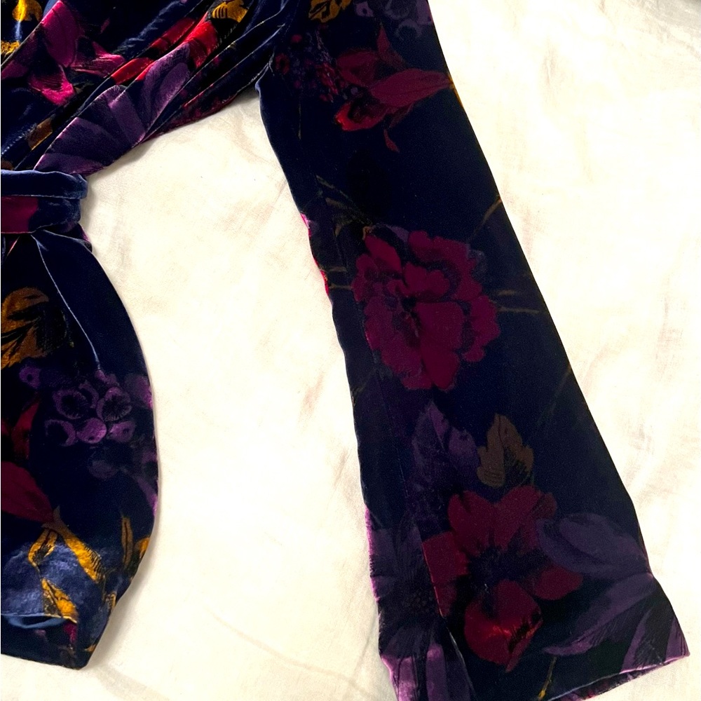 Trina Turk Velvet and Silk Smoking Jacket XS NWT - Picture 3 of 8